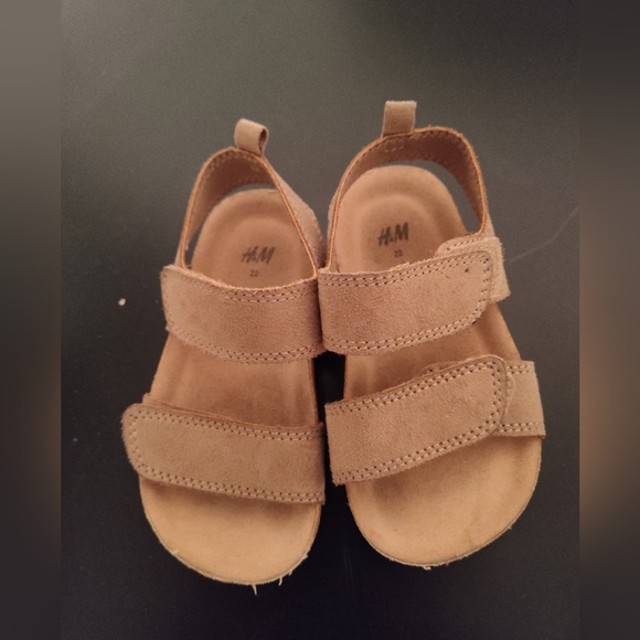 2 pairs of shoes for toddlers size 22/23 - Picture 7 of 10